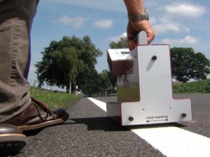 Prüfungen von Fahrbahnmarkierungen nach ZTV M 13